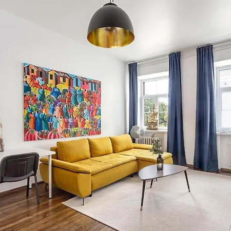 New Quiet Cozy Center Apartment *